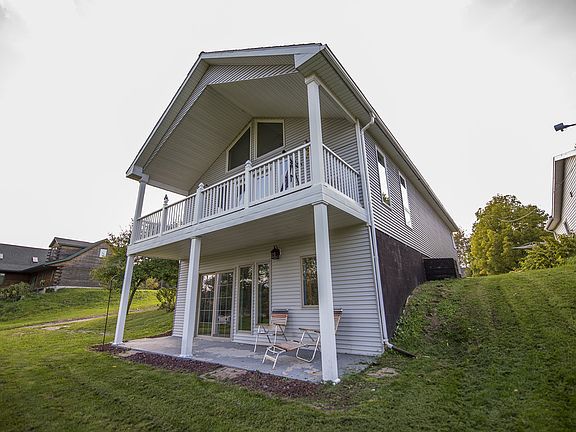 This home resides on a 90x180 (approx) lot in the Meridian School District. The lake frontage is flat and spacious. The home is situated adjacent to a park and boat launch with fenced in beach area (sand brought in) with grills and room to enjoy the summer!