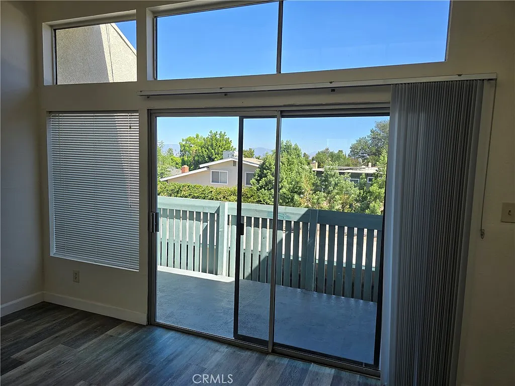 3 bed, 1096 sqft, $3,200 — Photo 3