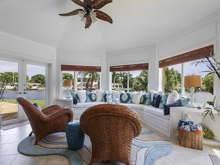 1925 Coral Gardens Dr — Photo 7