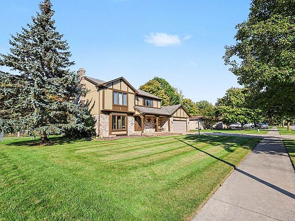 2nd image of 35791 Clarkston Ln