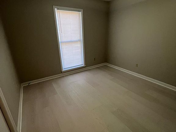 3rd image of 6500 Autumnleaf Dr