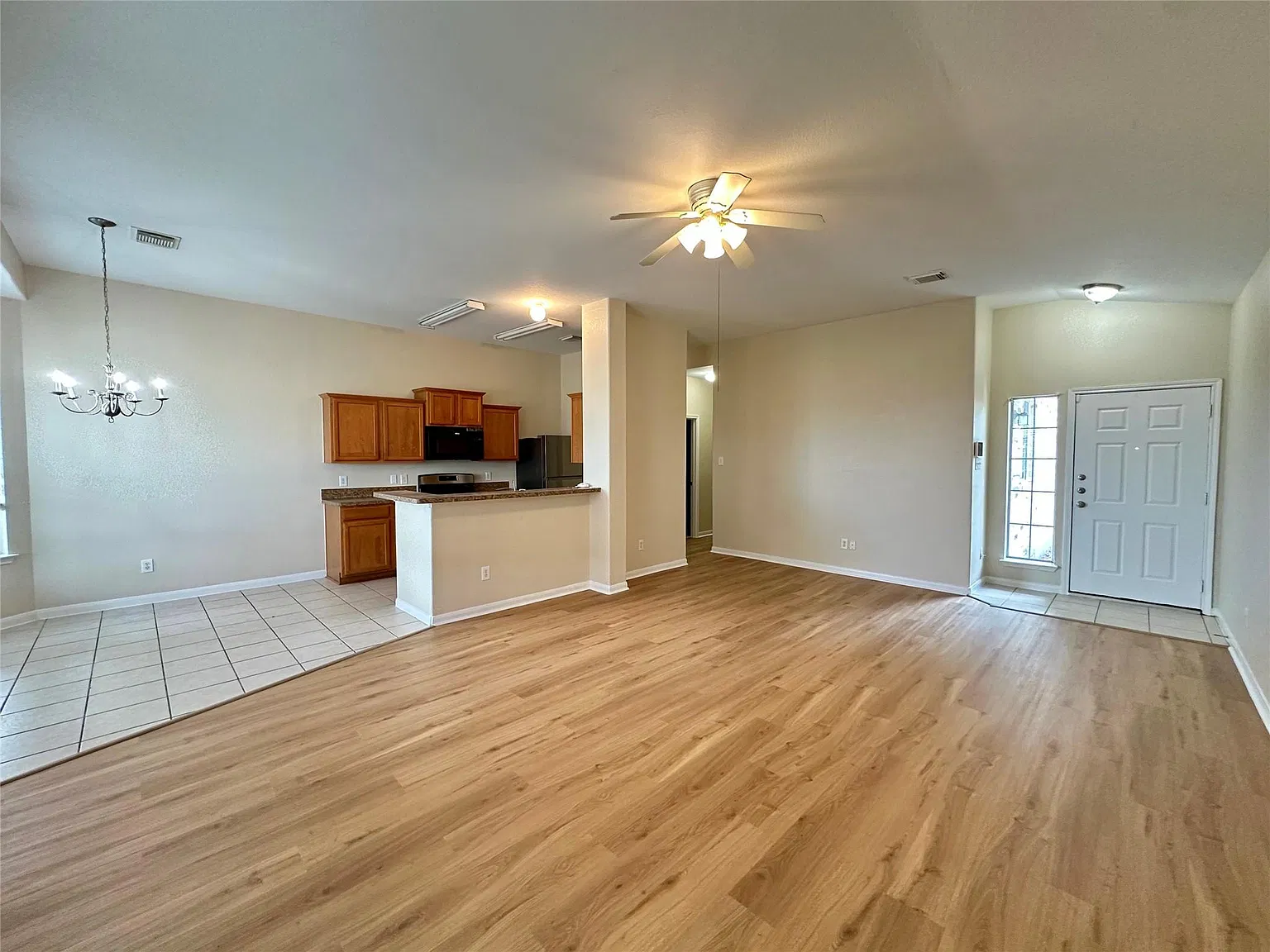 3 bed, 2.0 bath, 1414 sqft, $1,800 — Photo 4