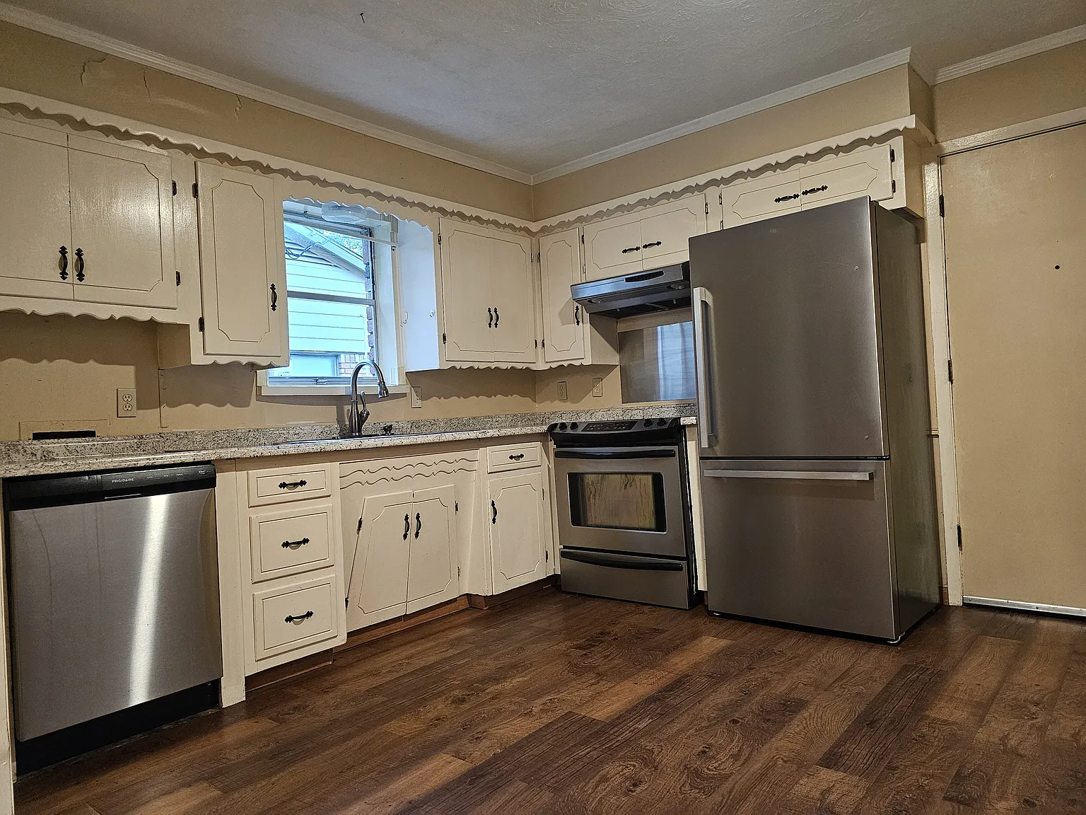 3 bed, 1709 sqft, $2,200 — Photo 3