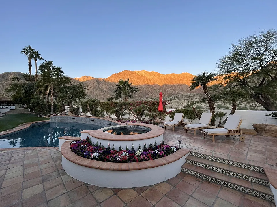 53055 Avenida Juarez