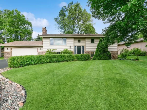 6449 Zealand Ave N, Brooklyn Park, MN 55428