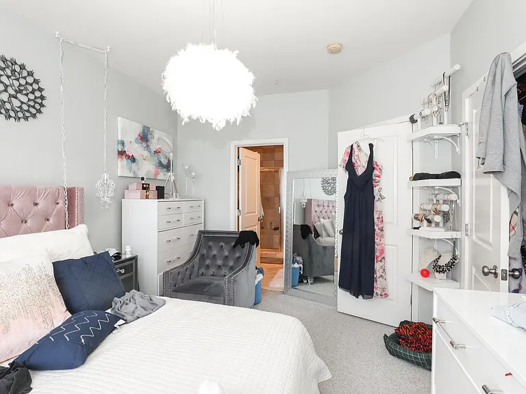 2nd floor - Bedroom 1