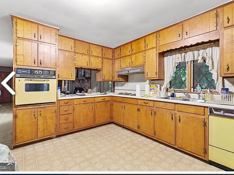 1354 Weston Dr — Photo 5
