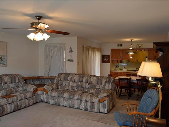 2nd image of 910A Briarwood Dr