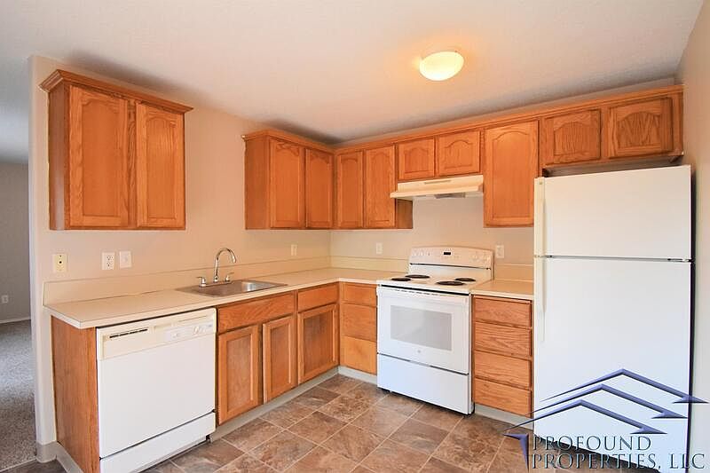 1st image of 547 SE 8th Ave APT 14
