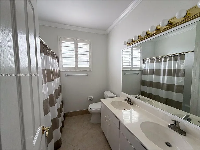 3279 Huntington — Photo 29