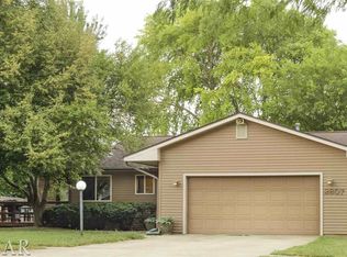 2807 Santa Ana Rd, Champaign, IL 61822