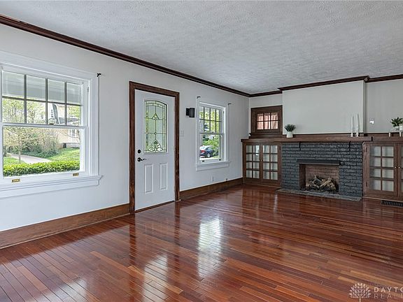 3rd image of 9 Wiltshire Blvd