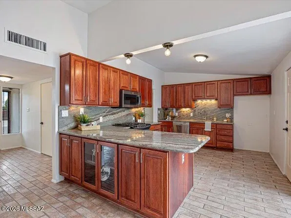 5940 E North St, Tucson, AZ 85712