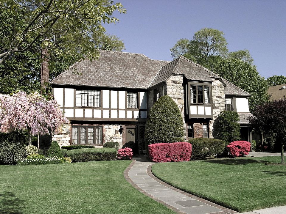 2nd image of 32 Willets Ct