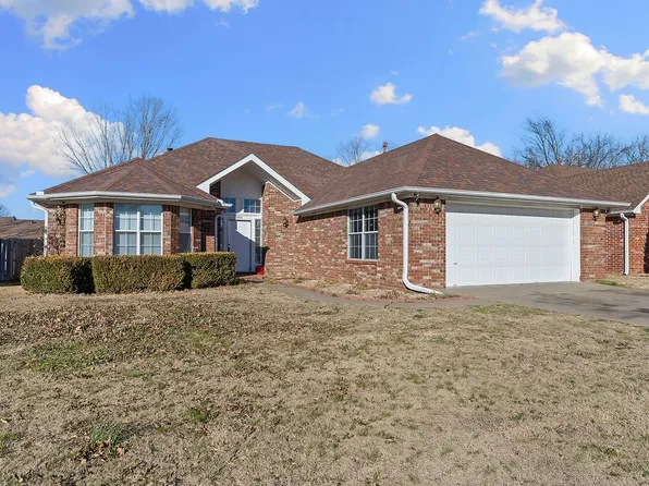 3901 W Cedar St, Rogers, AR 72756