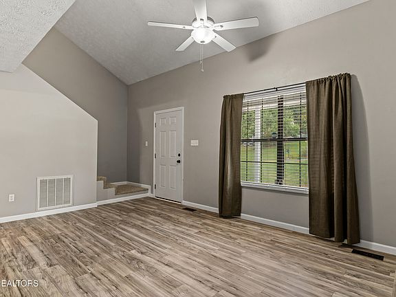 4th image of 2423 Chimney Ridge Rd
