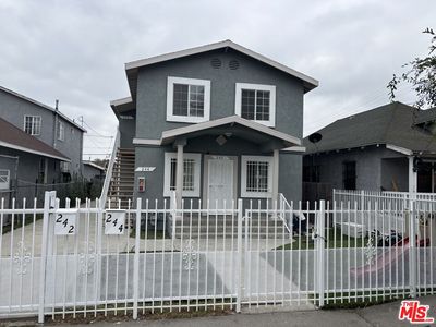 242 W 60th St, Los Angeles, CA, 90003