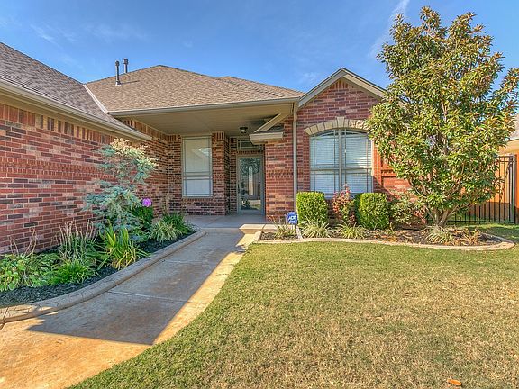 3rd image of 12405 Ladonna Dr