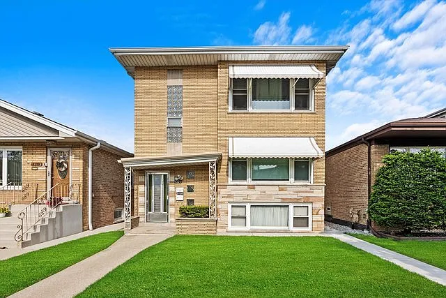 3 bed, 2316 sqft, $1,700 — Photo 1