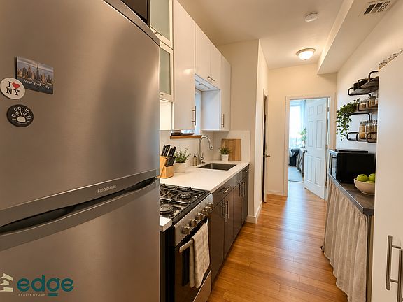 2nd image of 401 Suydam St APT 3L