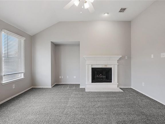 4th image of 304 Laramie Ln