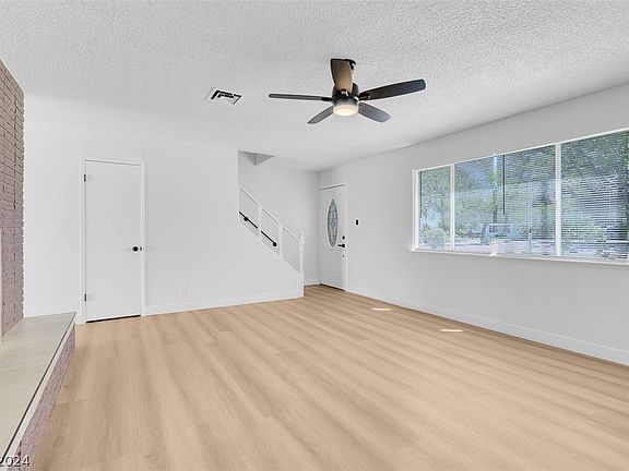 4th image of 338 Greenbriar Townhouse Way #0