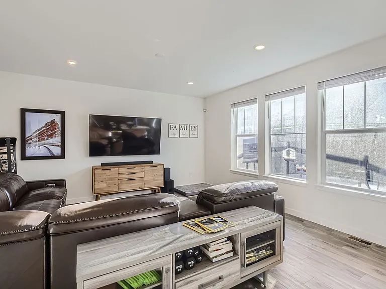 12885 Bay St — Photo 12