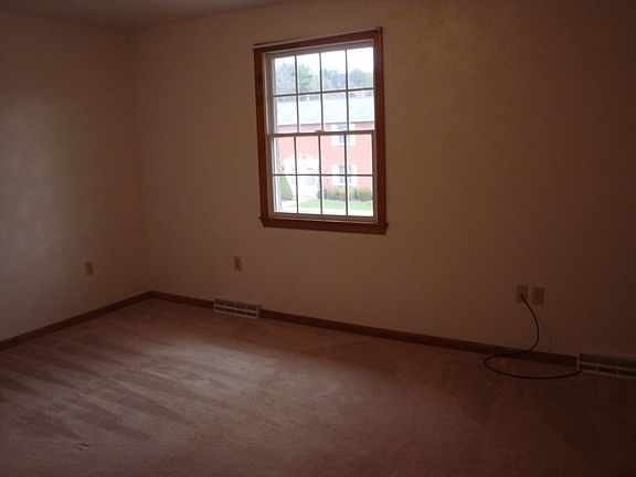 4th image of 123 Kingston St #20