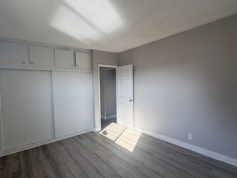 Marine Bay Apartments — Photo 6