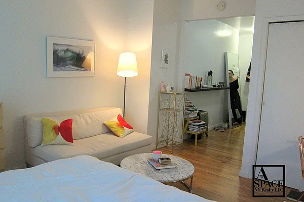 Rented by A Space Realty NY LLC | media 18