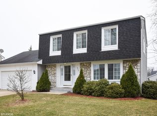 925 Longford Dr, Roselle, IL 60172