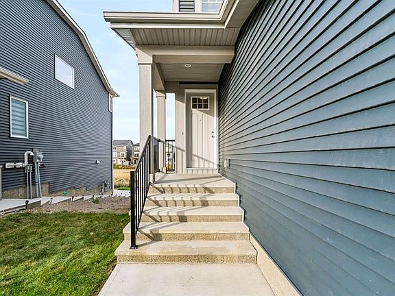 3rd image of 529 N Chelsea Gdns