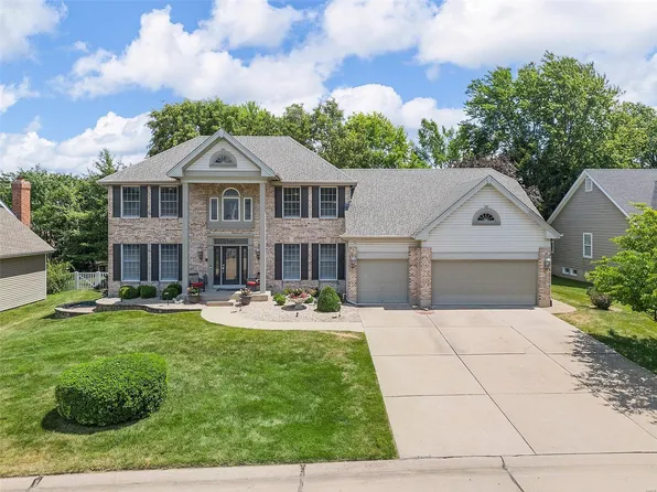 423 Muirfield Dr, Saint Charles, MO 63304