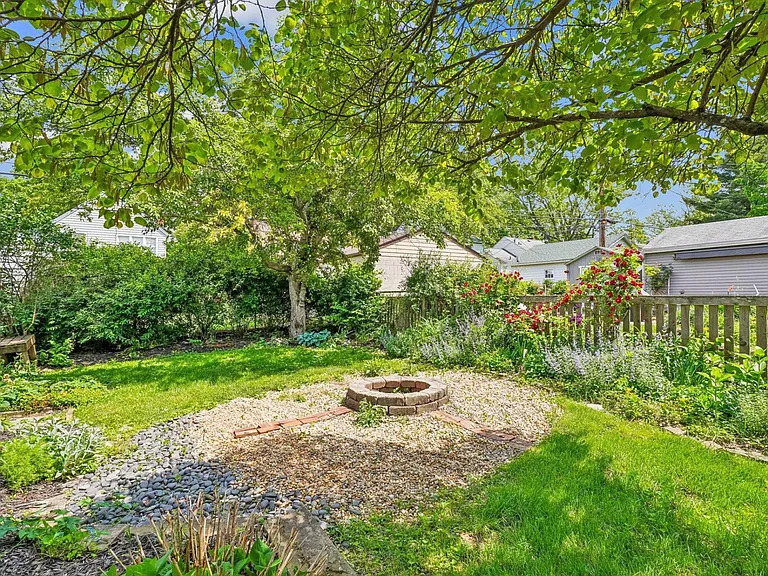 94 Acton Rd — Photo 4