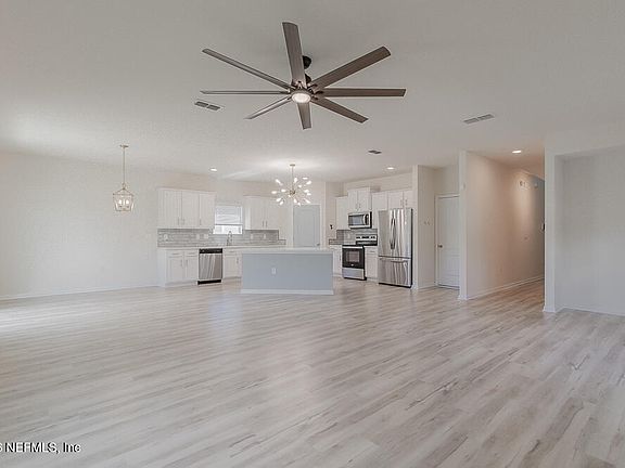 4th image of 2223 Willow Springs Dr