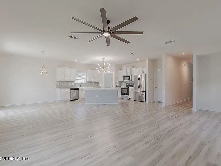 2223 Willow Springs Dr — Photo 4