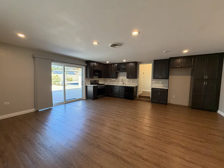 Entertainment room, second kitchen, flex space
