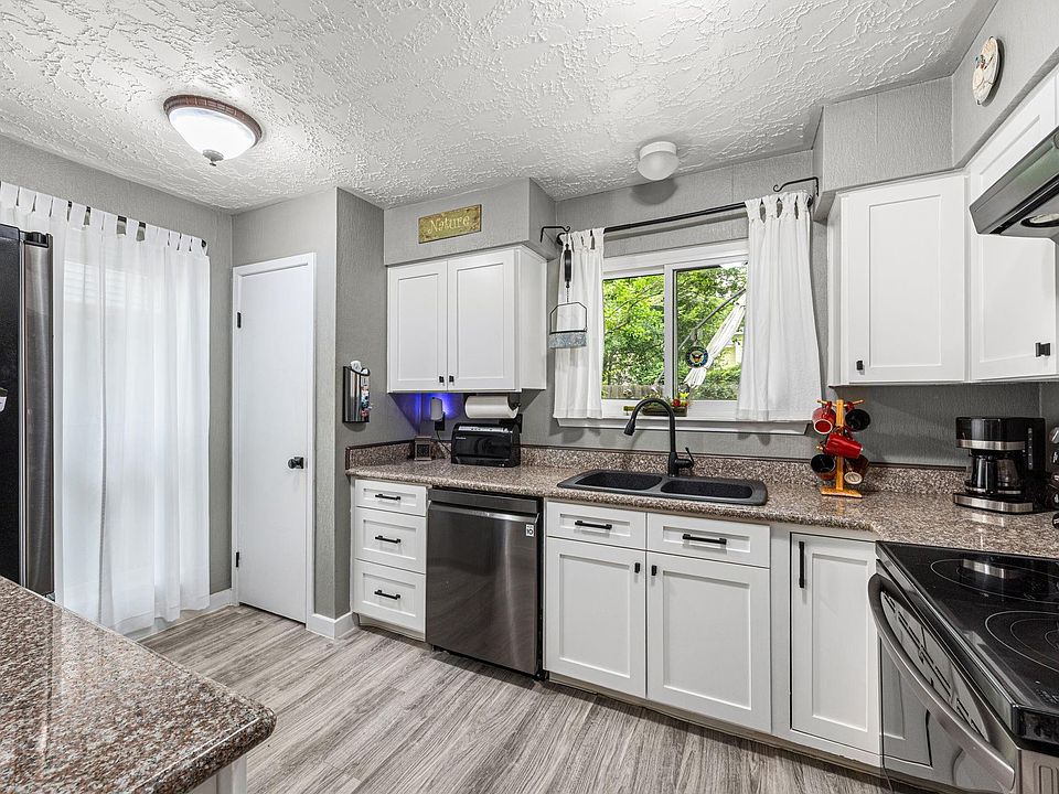 1st image of 21302 Bridgepoint Ln