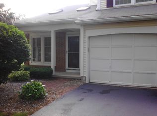 10 Old Stone Ln, Rochester, NY 14615