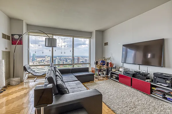 Rented by B Square Realty | media 2