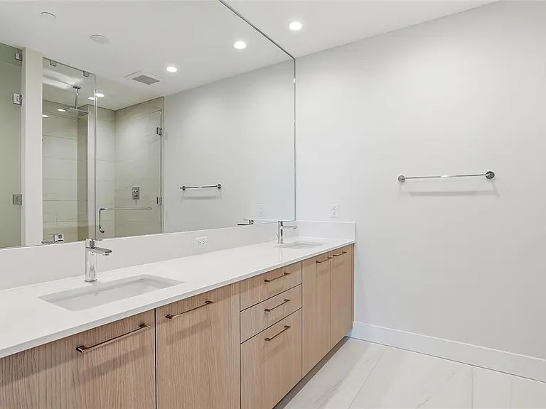 275 1st Ave S #1008 — Photo 34