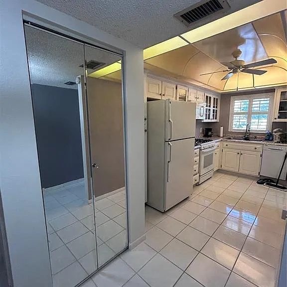 150 El Dorado #208 — Photo 14