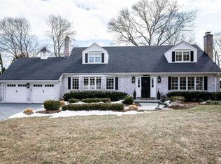 60 Sea Spray Dr, Centerport, NY 11721