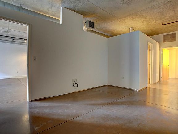 5th image of 2100 16th St Unit 207