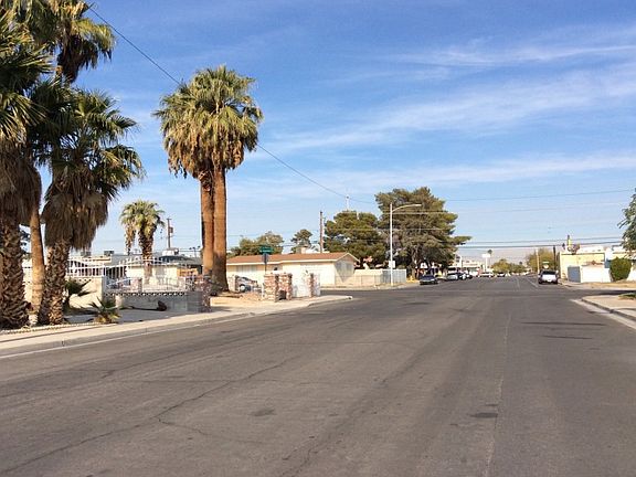 4th image of 2524 Las Verdes St