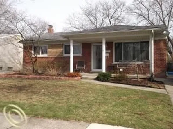 32406 Birkshire St, Saint Clair Shores, MI 48082
