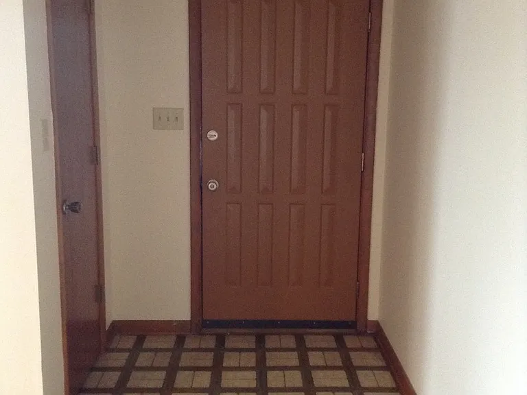 717 Ridgewood Dr — Photo 2