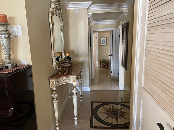 4th image of 321 N Oakhurst Dr
