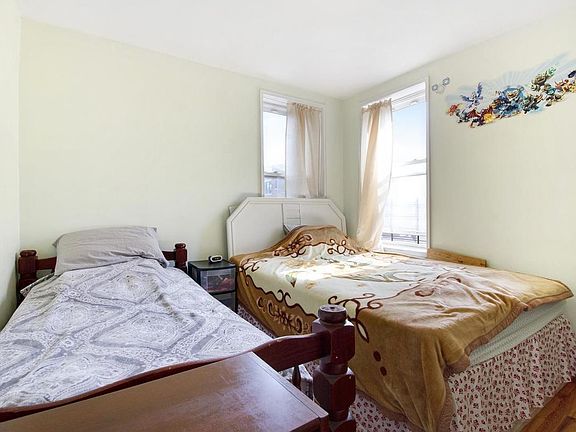 5th image of 1717 E 18th St APT 5B