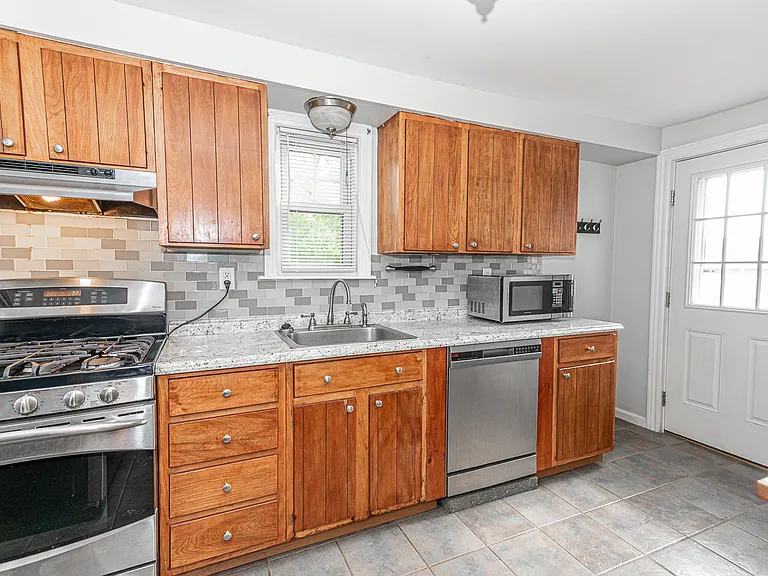 1104 Shadycrest Dr — Photo 27
